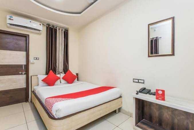 Hotel Mehar Residency Indore Eksteriør bilde