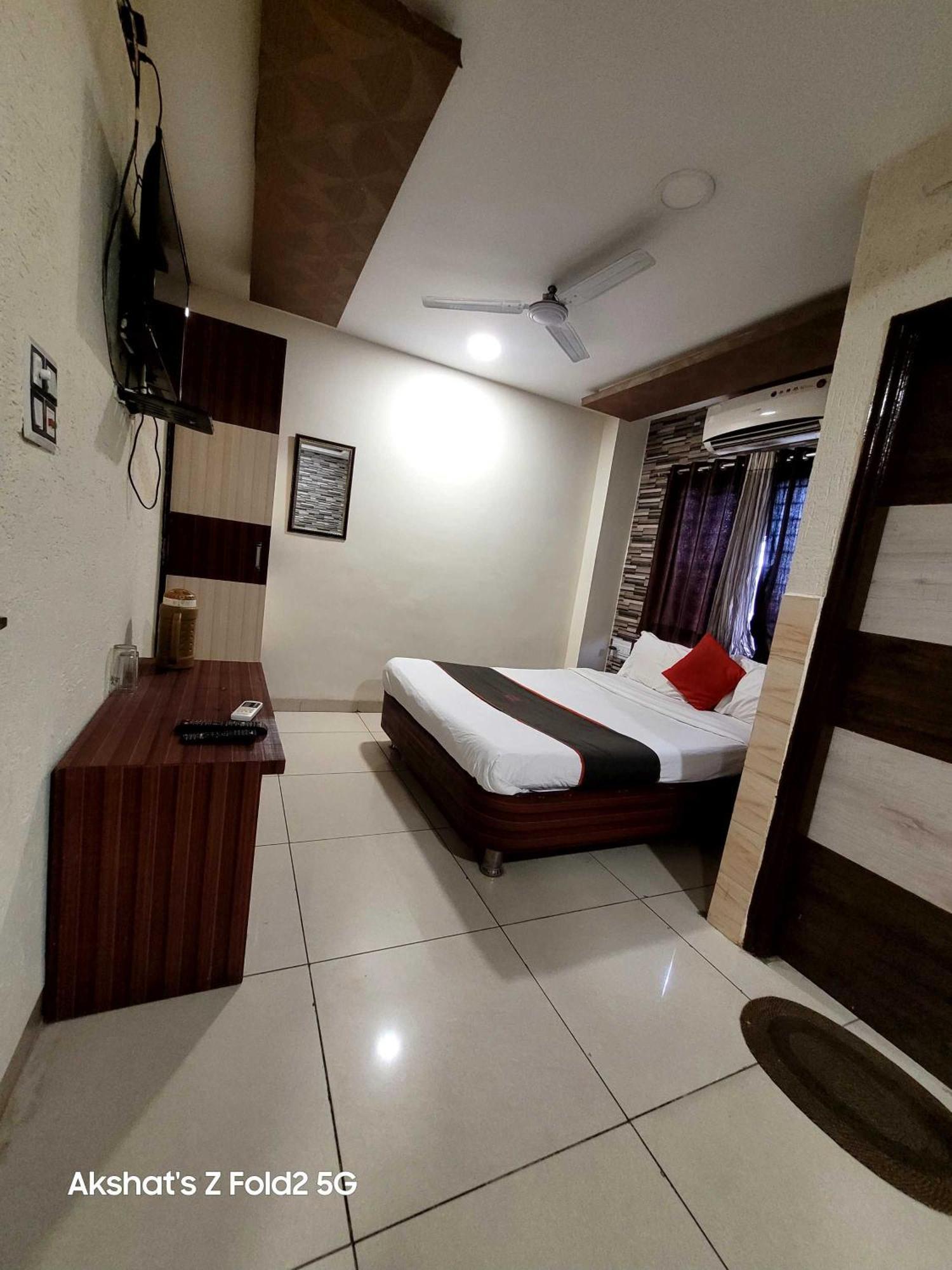 Hotel Mehar Residency Indore Eksteriør bilde